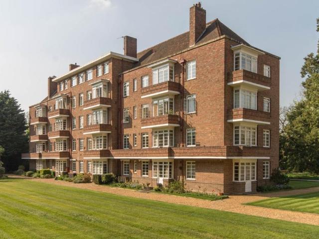 Manor Court, Grange Road, Cambridge 3 bed apartment to rent £2,050 pcm £473 pw