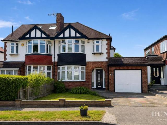 Manor Close 4 bed house to rent £3,200 pcm £738 pw