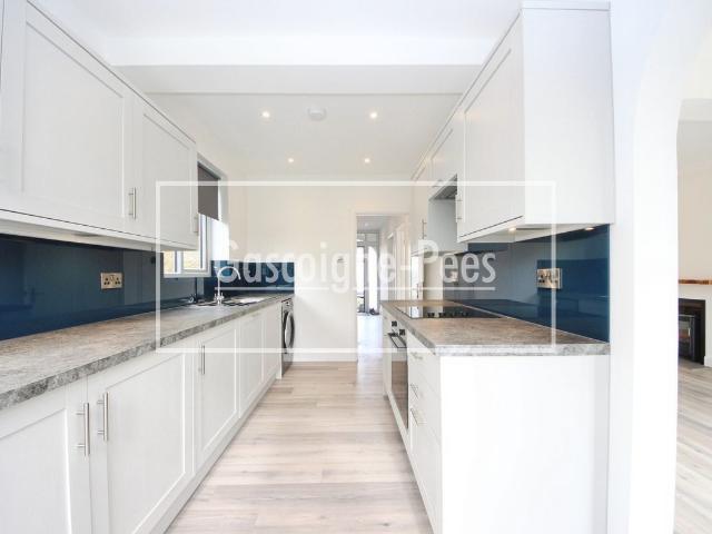 Manor Close, Worcester Park KT4, 4 bed property to rent, £3,200 pcm | PrimeLocation