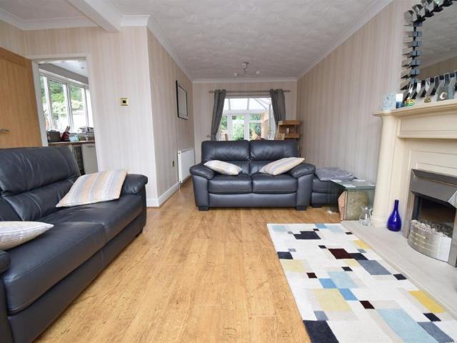 Manor Crescent, Walton, Wakefield