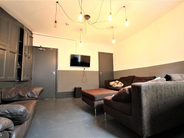 Manor Drive, Hyde Park, Leeds, LS6 1DD 6 bed terraced house to rent £2,782 pcm £642 pw