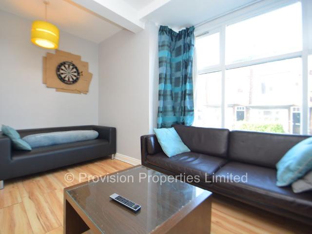 Manor Drive, Hyde Park, Leeds LS6, 5 bed terraced house to rent, £2,123 pcm | PrimeLocation