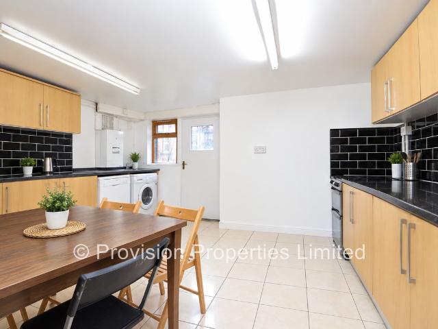 Manor Drive, Hyde Park, Leeds LS6, 6 bed terraced house to rent, £2,860 pcm | PrimeLocation
