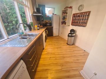 Manor Drive, Leeds 5 bed house to rent £2,643 pcm £610 pw
