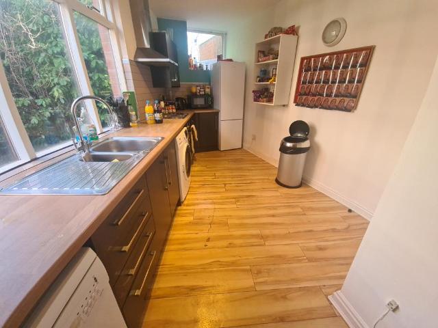 Manor Drive, Leeds 5 bed house to rent £2,665 pcm £615 pw