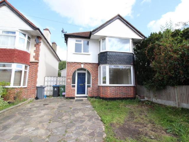 Manor Drive North, Worcester Park KT4 3 bed detached house to rent £2,600 pcm £600 pw