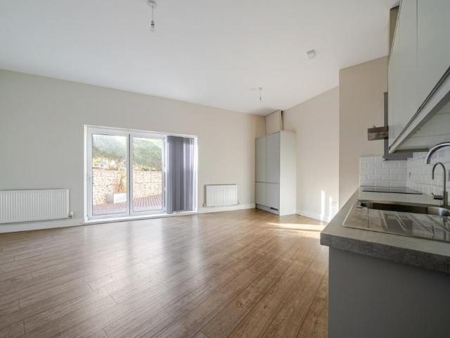 Manor Drive North, New Malden, KT3 3 bed flat to rent £2,000 pcm £462 pw