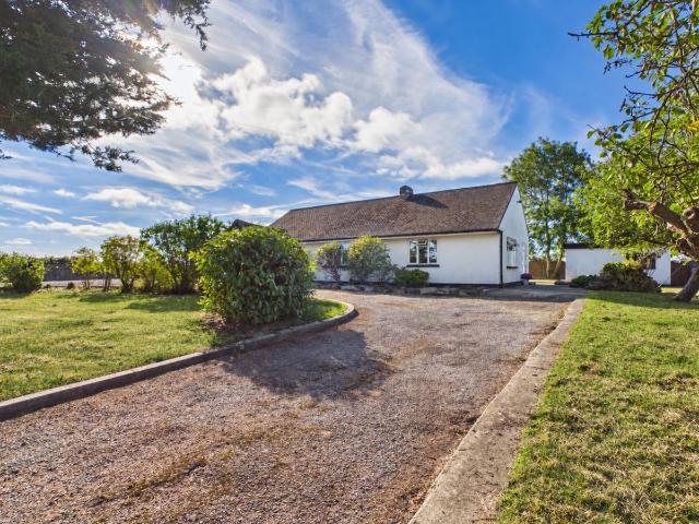 Manor Farm, Elmstone Hardwick, Cheltenham GL51, 3 bed detached bungalow to rent, £2,200 pcm | PrimeLocation