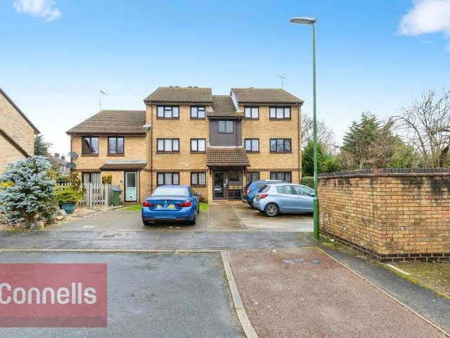 Manor Fields, Horsham, RH13 2 bed flat to rent £1,300 pcm £300 pw