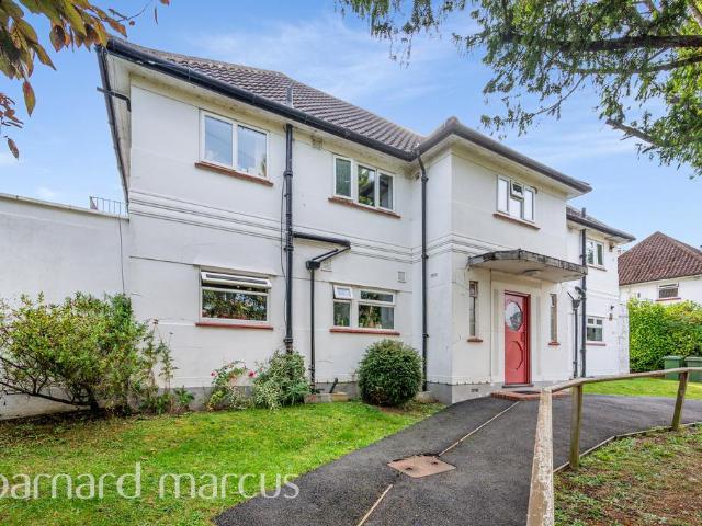 Manor Green Road, EPSOM 2 bed apartment to rent £1,750 pcm £404 pw