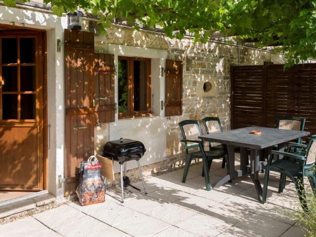 Manor house and 5 gîtes 27 guest capacity 460 m2 living space and 2,700 m2 garden 2 heated swimming pool