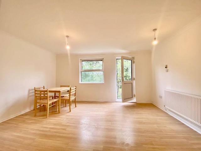Manor House Close, Leyland PR26, 2 bed flat to rent, £700 pcm | PrimeLocation