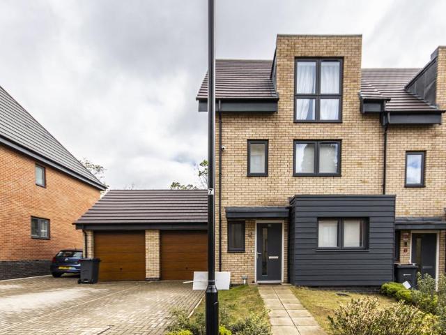 Manor House Drive, Birmingham, B31 2GL, United Kingdom | 3 bed duplex for rent #138776972 | Rentberry