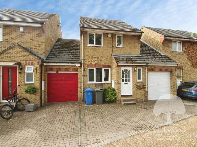 Manor House Lane, Datchet SL3 3 bed village house to rent £1,900 pcm £438 pw