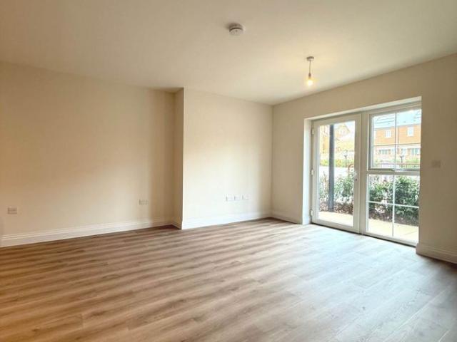 Manor House, Maidenhead SL6, 2 bed flat to rent, £1,950 pcm | PrimeLocation