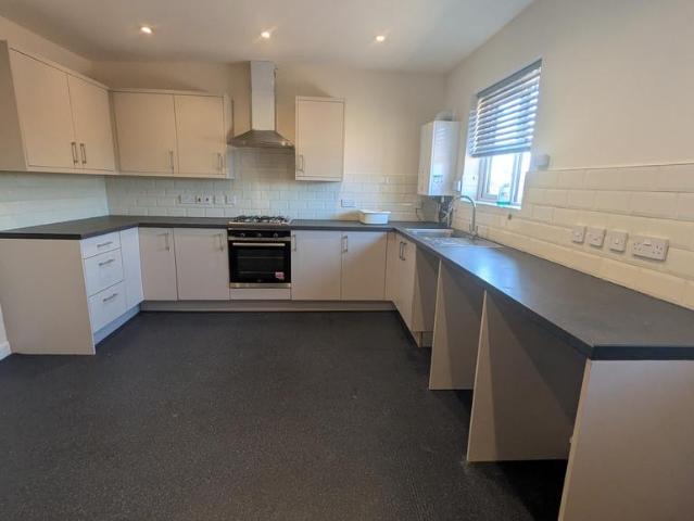 Manor Lane, Halesowen, B62 3 bed apartment to rent £1,495 pcm £345 pw