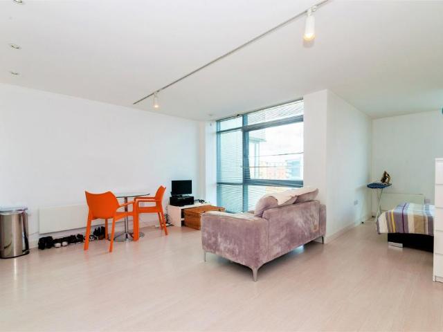 Manor Mills, Ingram Street, Leeds. Studio to rent £825 pcm £190 pw