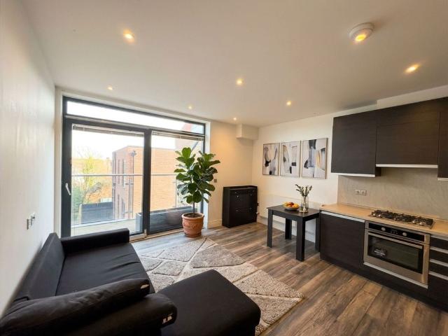 Manor Park Road, London NW10, 1 bed flat to rent, £1,700 pcm | PrimeLocation