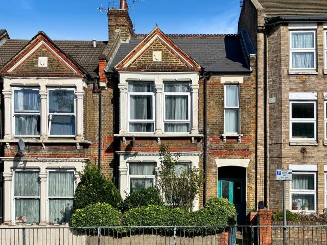 Manor Park Road, London, NW10 5 bed terraced house to rent £3,500 pcm £808 pw