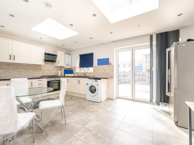 Manor Park Road, Manor Park, London, E12 6 bed terraced house to rent £7,497 pcm £1,730 pw
