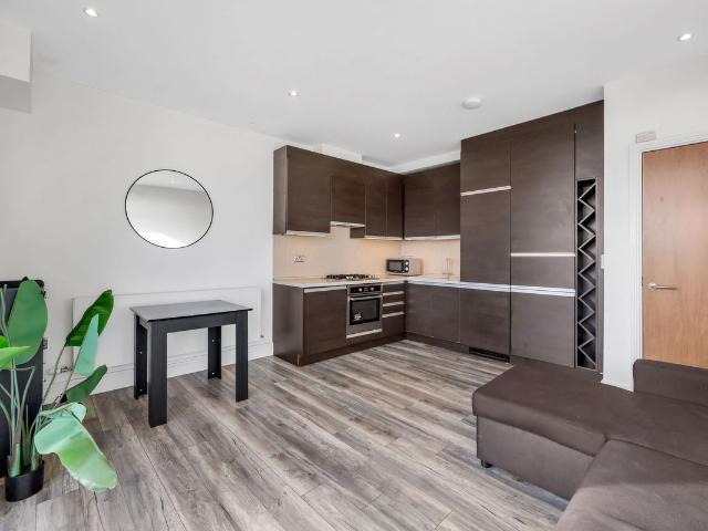 Manor Park Road, Park House NW10, 1 bed flat to rent, £1,700 pcm | PrimeLocation