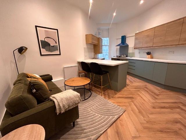Manor Place, West End, Edinburgh EH3, 5 bed flat to rent, £4,500 pcm | PrimeLocation
