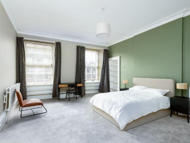Manor Place, Edinburgh EH3 5 bed flat to rent £4,500 pcm £1,038 pw