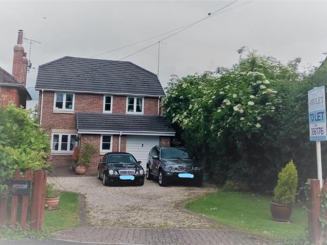 Manor Road, Mere BA12 3 bed detached house to rent £1,500 pcm £346 pw