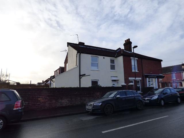 Manor Road North, Woolston SO19, 2 bed maisonette to rent, £1,250 pcm | PrimeLocation