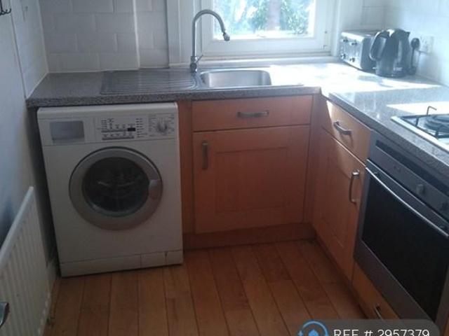 Manor Road, Beckenham, BR3 1 bed in a flat share to rent £800 pcm £185 pw