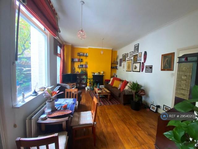 Manor Road, Beckenham, BR3 2 bed flat to rent £1,950 pcm £450 pw