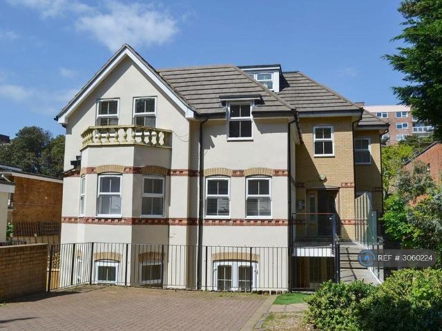 Manor Road, Bournemouth, BH1 3 bed penthouse to rent £1,800 pcm £415 pw