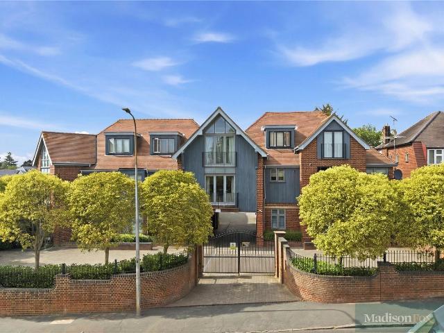 Manor Road, Chigwell, Essex IG7, 2 bed flat to rent, £2,750 pcm | PrimeLocation