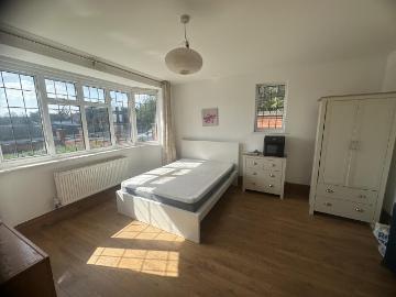 Chigwell, Essex county - Parking, Concierge