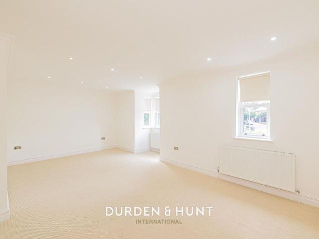 Manor Road, Chigwell, IG7