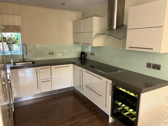 Manor Road, Chigwell IG7, 2 bed flat to rent, £2,650 pcm | PrimeLocation