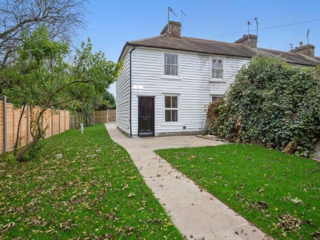 Manor Road, Chigwell IG7, 2 bed property to rent, £2,200 pcm | PrimeLocation