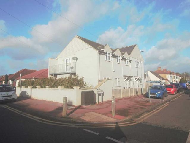 Manor Road, Dagenham 2 bed apartment to rent £1,600 pcm £369 pw