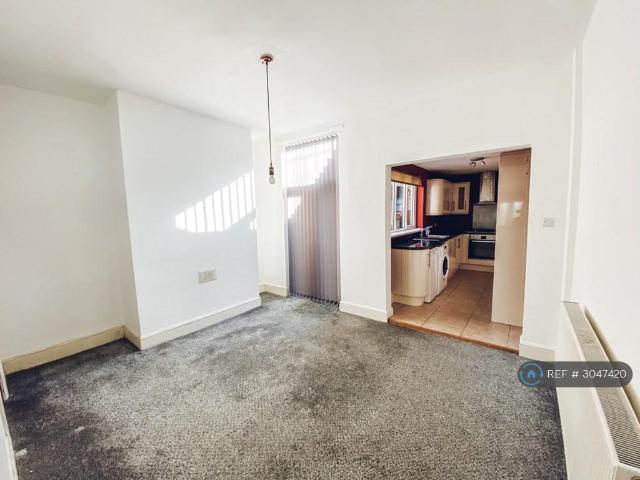 Manor Road, Droylsden, Manchester, M43 2 bed terraced house to rent £950 pcm £219 pw