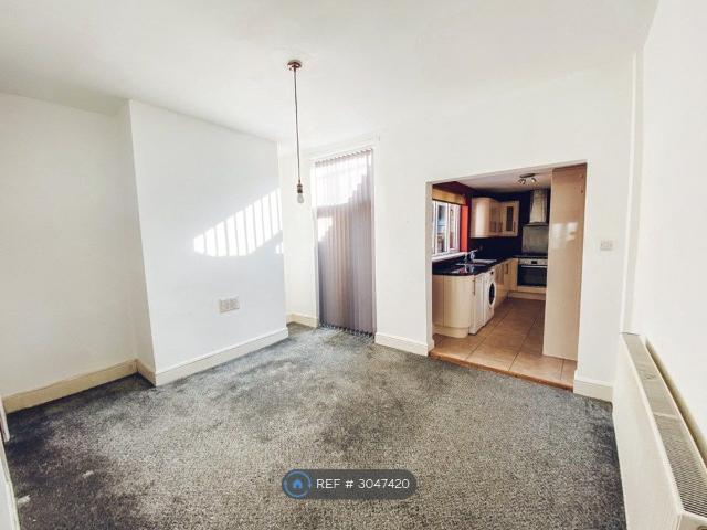 Manor Road, Droylsden, Manchester M43, 2 bed terraced house to rent, £950 pcm | PrimeLocation