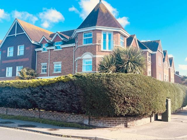 Manor Road, East Preston, BN16 2 bed flat to rent £1,495 pcm £345 pw