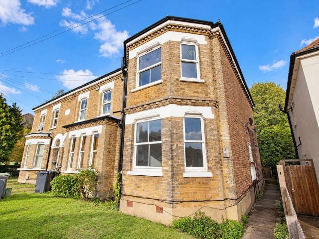 Manor Road, Guildford GU2, 1 bed flat to rent, £1,275 pcm | PrimeLocation
