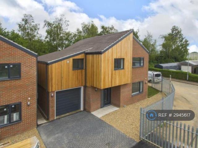 Manor Road, Griston, Thetford, IP25 4 bed detached house to rent £1,875 pcm £433 pw