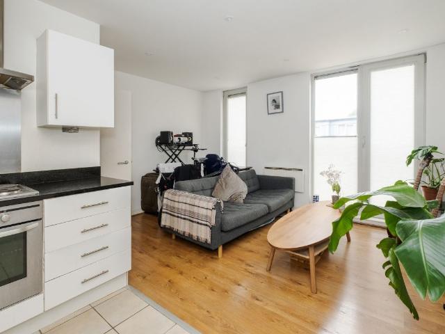 Manor Road, London N16, 1 bed flat to rent, £1,900 pcm | PrimeLocation