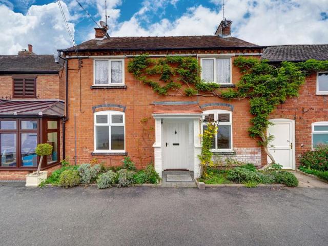 Manor Road, Lower Moor, WR10 3 bed cottage to rent £1,100 pcm £254 pw