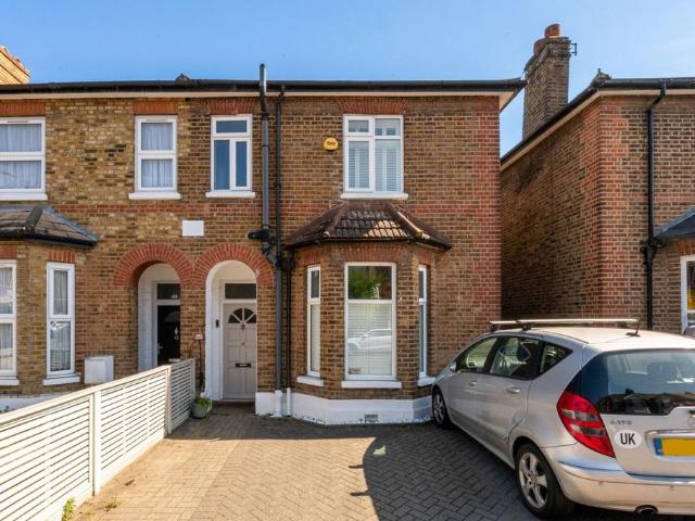 Manor Road, Richmond, TW9 3 bed house to rent £5,000 pcm £1,154 pw