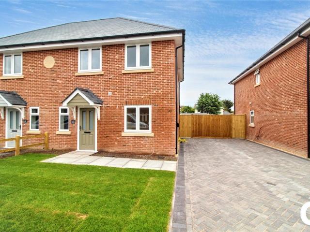Manor Road, Ringwood, Hampshire, BH24 3 bed semi detached house to rent £1,800 pcm £415 pw