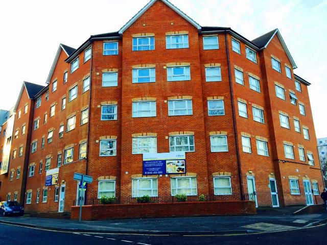 Manor Road, Town Centre, Luton, Bedfordshire LU1, 1 bed flat to rent, £950 pcm | PrimeLocation