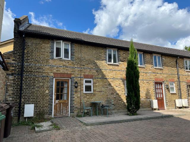 Manor Road, Wallington SM6, 1 bed flat to rent, £1,300 pcm | PrimeLocation