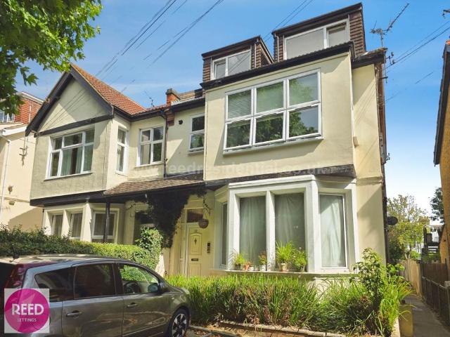Manor Road, Westcliff On Sea 1 bed flat to rent £950 pcm £219 pw